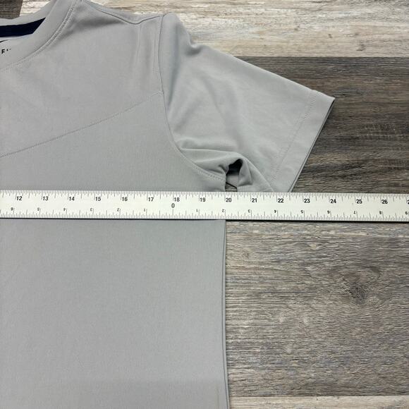 Nike Dri Fit‎ Illinois Fighting Illini Gray Mens M V-Neck Center Swoosh NCAA Tee - Picture 7 of 11